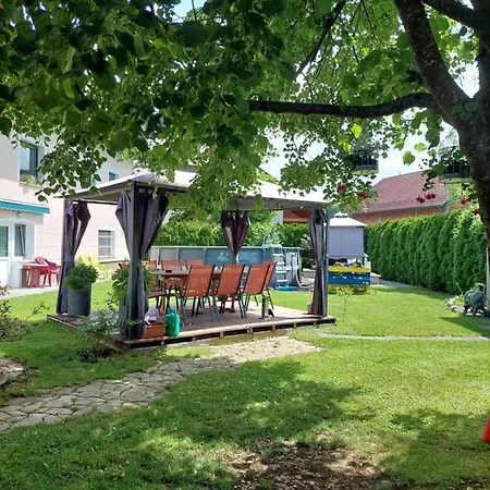 Apartma Zirovnik צרקליה נה גורניסקם