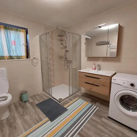 Apartma Zirovnik דירה