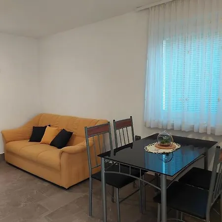 Daire Apartma Zirovnik