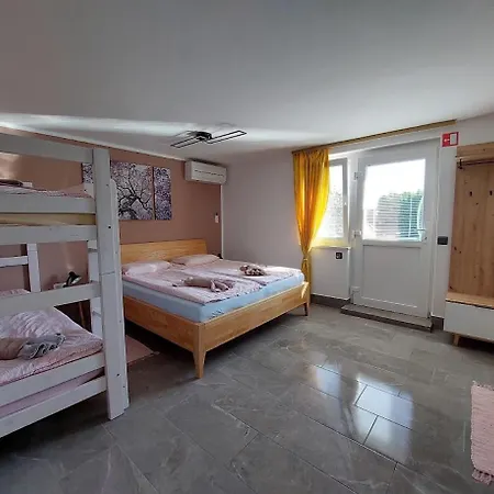 Apartma Zirovnik *