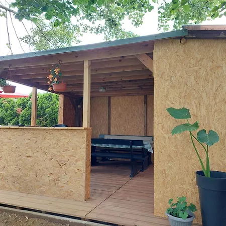 Apartma Zirovnik צרקליה נה גורניסקם